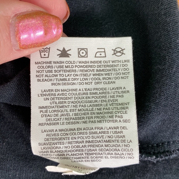 Nike Athletic Cut Black Swoosh Graphic Tee - Picture 15 of 15